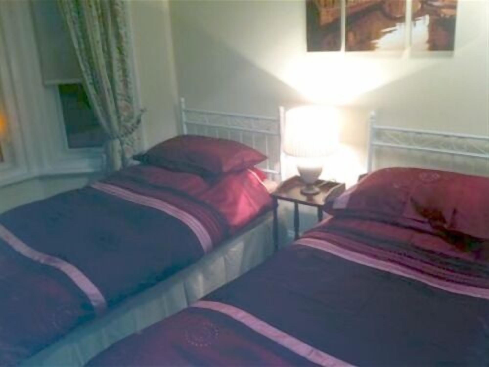 Highlands Hotel And Bar Hastings Bagian luar foto